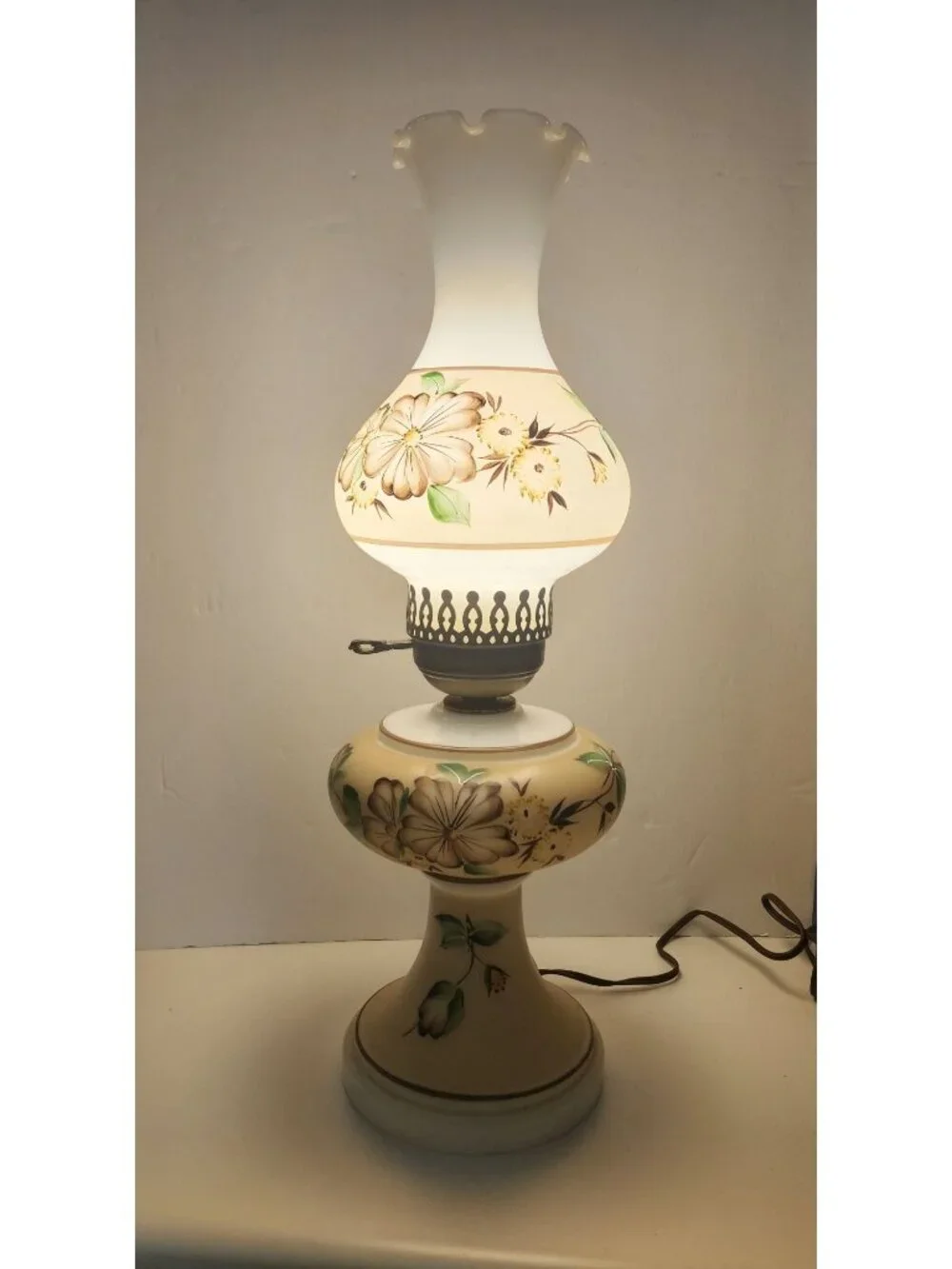 Tiered Vintage GWTW Glass Lamp Mid-Century Milk Glass Gone With the Wind